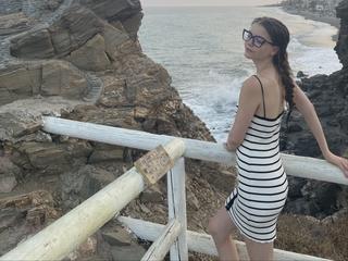 Alter: 18 / Widder - Alter: 170 / schlank - Geschlecht: weiblich - Ausrichtung: bisexuell - Haare: brünett / lang - Piercing: keins - bewebmaster-Alter: B - Hautfarbe: weiss - Augen: braun - Rasur: teilrasiert